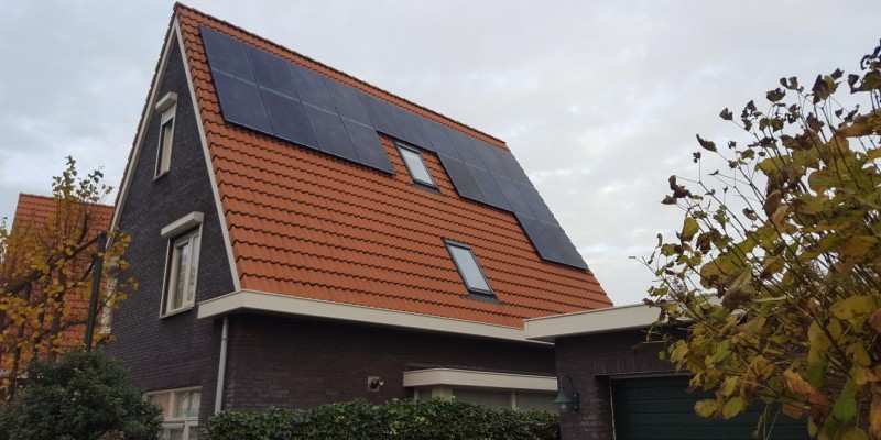 Strak zwart op jaren 30 woning